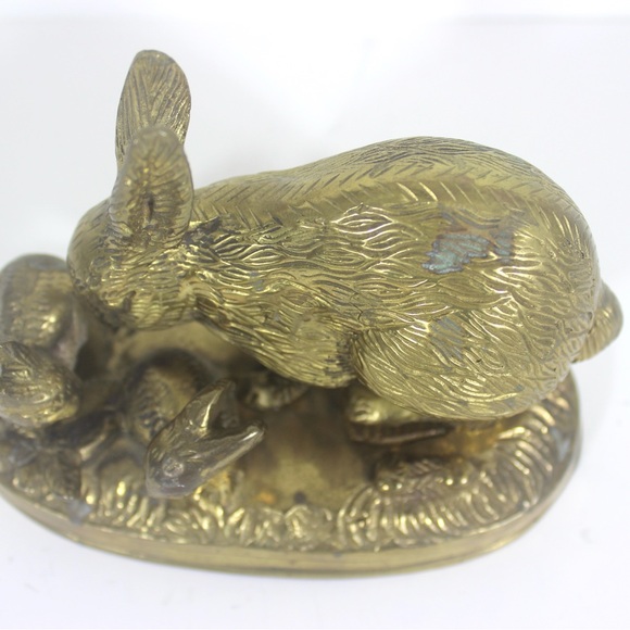 Vintage Brass Rabbit Mother Babies Bunny Brass Paperweight Office Decor - Picture 5 of 9